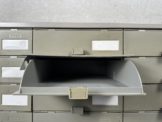 Image 1 of Armoire (de poste) industrielle vintage