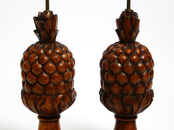 Image 1 of Pareja de grandes lámparas de sobremesa "Piña" de madera de pino teñida, muy decorativas, de estilo Mid Century Modern.