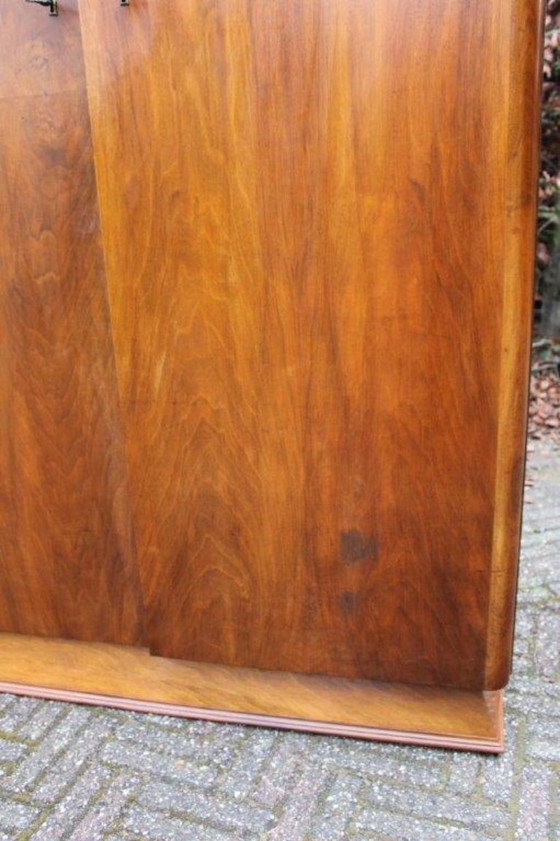Image 1 of Vintage (jaren 30-50) 3-deurs houten kledingkast, 2x 1/3 leg en 1/3 hang