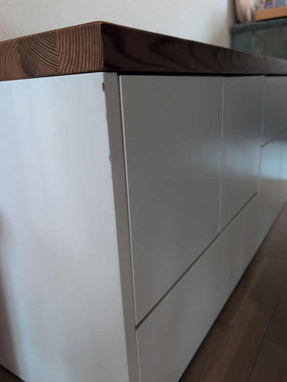 Image 1 of Mobile porta TV unico, realizzato in legno massello di pino e compensato di betulla.