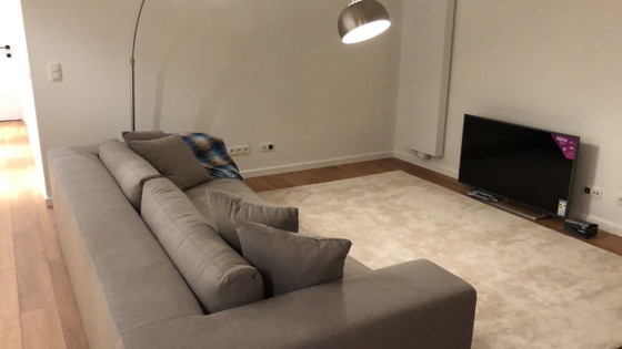 Image 1 of Modernes graues Sofa zu verkaufen