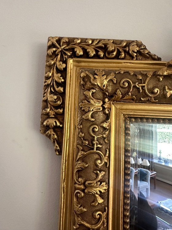 Image 1 of Specchio da parete antico francese in legno dorato con stemma di uccello e alloro, XIX secolo.