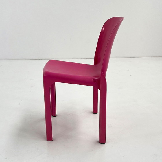 Pink Selene Chair by Vico Magistretti for Artemide, 1984 – Dining chairs, Plastic (photo 5 of 10)
