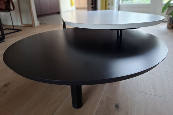 Image 1 of Table basse pivotante vintage - deux plateaux (blanc et noir)