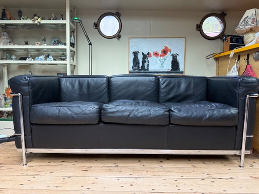 LC2 3-seater sofa black leather