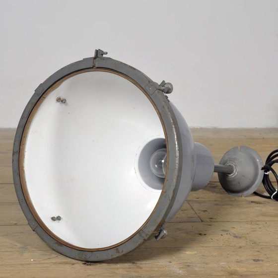 Image 1 of Industrielle Bauhaus-Pendelleuchte, 1950er Jahre