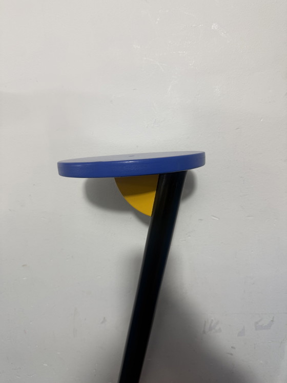 Porta piante / Tavolino vintage postmoderno – Rosso, Blu e Giallo – Wood (photo 6 of 9)