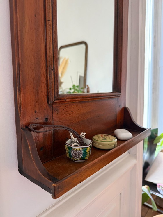 Image 1 of Miroir de toilette ancien en bois – charme classique