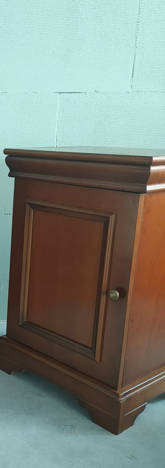 Image 1 of Comodino classico in legno vintage (pesante)