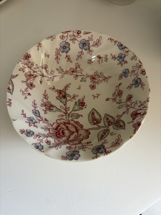 Image 1 of Johnson Brothers Rose Chintz Teeservice