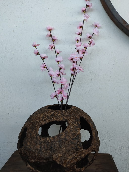 Brown Vase Made from Recycled Papier-Mâché – decoratieve objecten, Paper (photo 2 of 5)