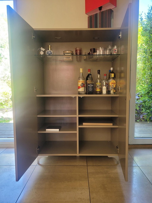 Meuble Bar aménagé en laque