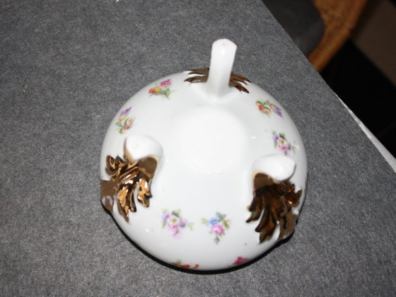 Image 1 of Sucrier en porcelaine avec décorations dorées - 14 cm de haut, 13 cm de diamètre