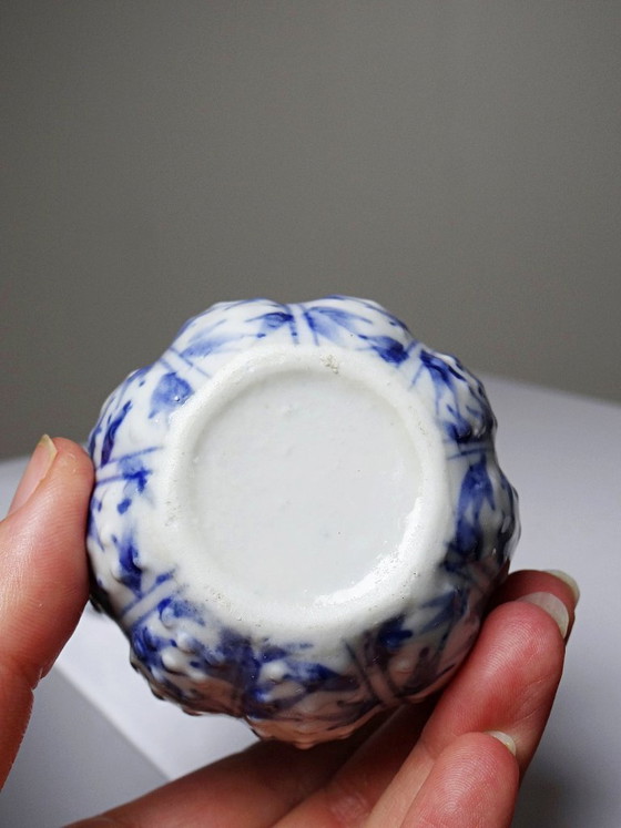 Image 1 of Pequeño joyero antiguo de porcelana china azul y blanca pintado a mano.
