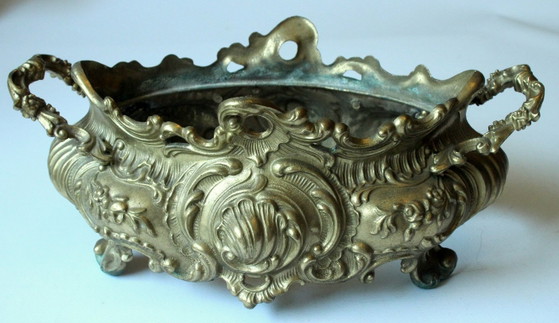 Image 1 of Jardinière Art Nouveau des années 1900, en laiton massif, soudée au feu, pièce artisanale