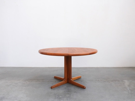 Image 1 of Vintage eettafel van teakhout, Deense stijl uit het midden van de 20e eeuw.