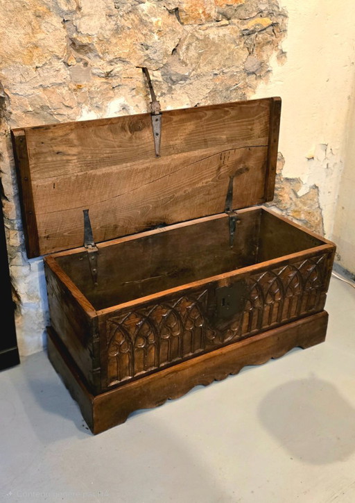 Cassapanca gotica in rovere massello intagliato del XVIII secolo, Francia