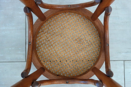 Image 1 of Hoge gebogen houten kruk met vintage rieten zitting