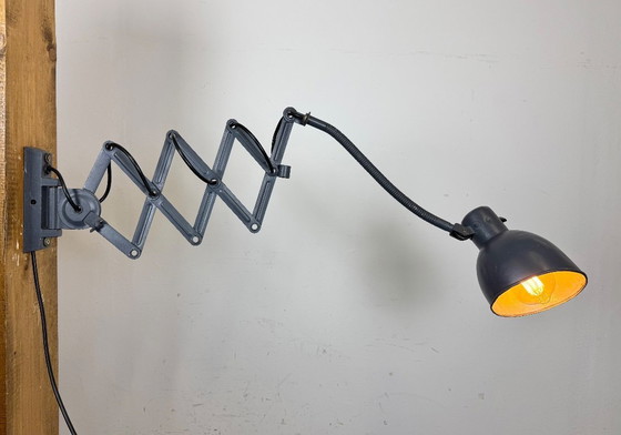 Image 1 of Grijs geschilderde industriële schaarwandlamp, jaren 60