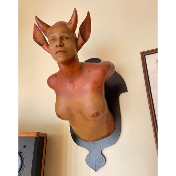 Image 1 of Daniel Painter Criatura fantástica Busto femenino Escultura de pared