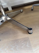 Base originale del tavolo Vitra Eames (1992) con piano bianco
