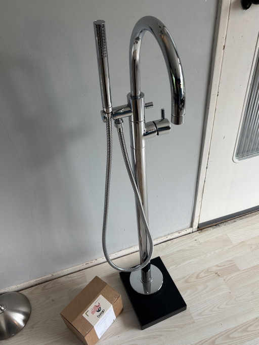 Bongio vrijstaande design badkraan met natuurstenen voet – compleet met inbouwbox