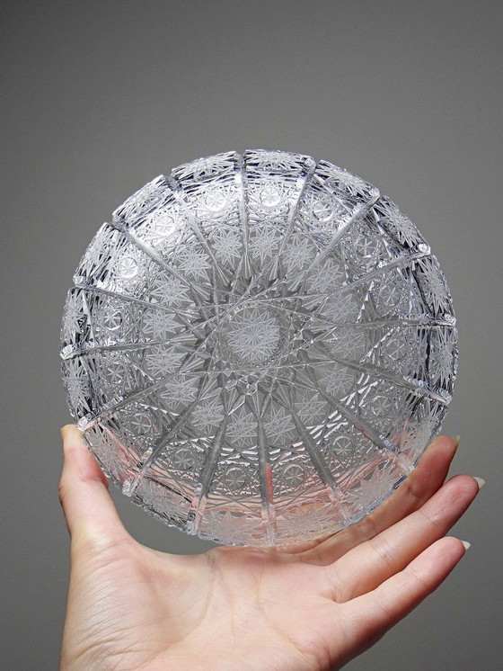 Image 1 of Grosse boite en cristal de Bohème ciselé "Dentelle de la Reine" vintage