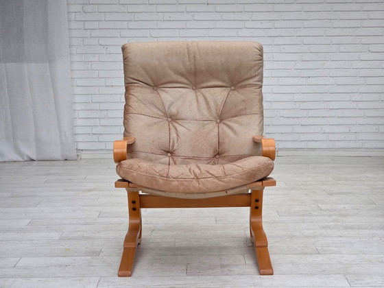 Image 1 of Noorse fauteuil uit de jaren 70, model "Kengu", beige meubelleer.