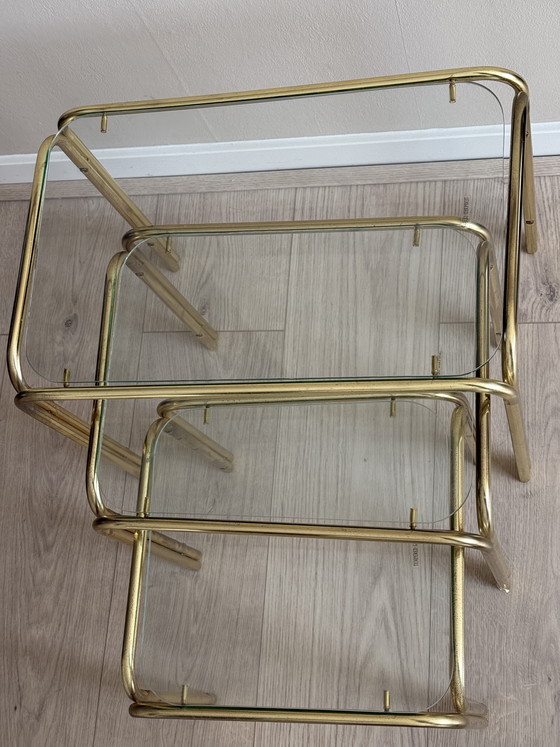 Image 1 of Set van 3 vintage gouden tafeltjes met glazen blad