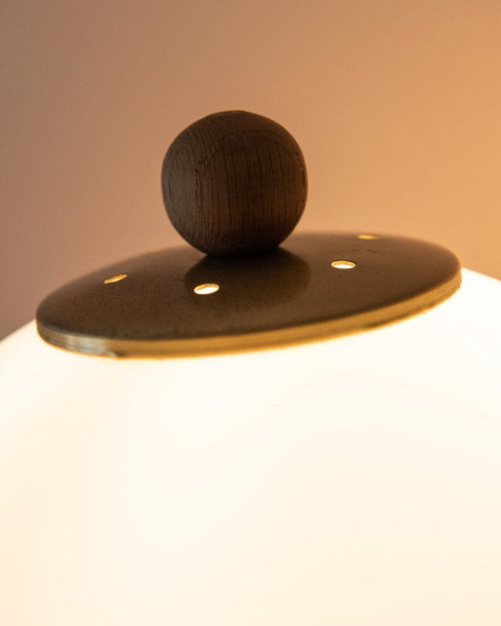 Image 1 of Applique murale vintage Steinhauer en forme de champignon classique, avec détails en bois et abat-jour en plastique blanc.