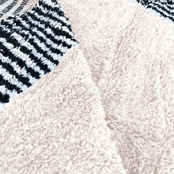 Image 1 of Handmade natural wool rug, traditionally crafted, size 200/300 cm