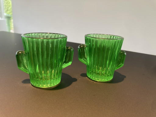 Deux verres en forme de cactus