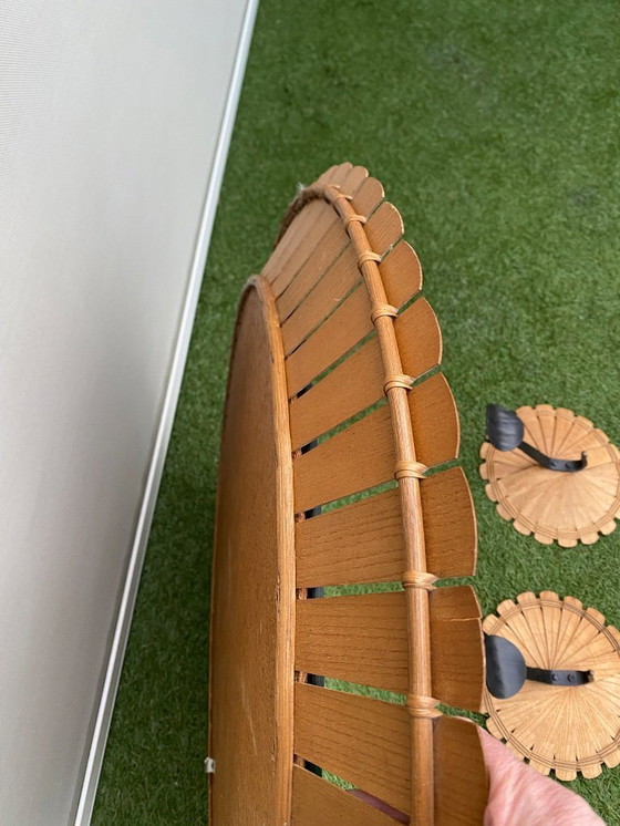 Image 1 of Specchio vintage in rattan con attaccapanni