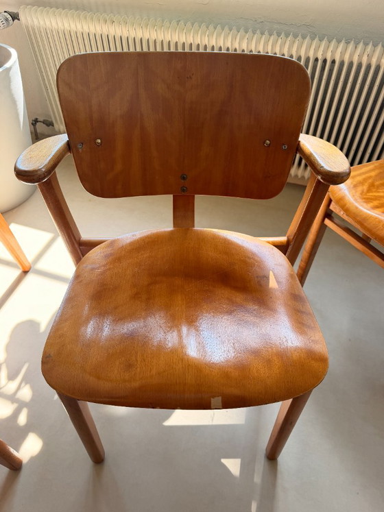 Domus chairs (9 pieces, also available individually) – Ilmari Tapiovaara, Dining chairs, Wood (photo 2 of 21)