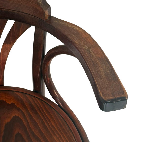 Image 1 of Thonet (Attr.) - Kapitänsstuhl aus gebogenem Holz - auf schwenkbarem Fuß montiert