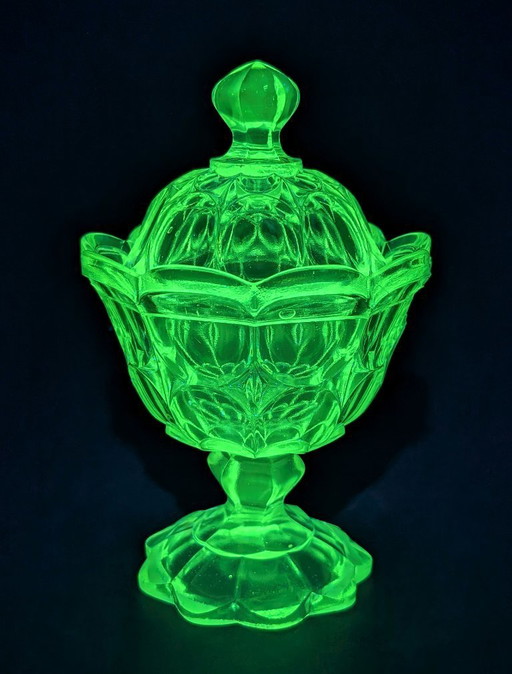 Vintage Candy Dish ( Bull's eye/Colonial 1900-1920 ) UV Reactive