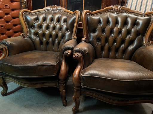 2 poltrone Chesterfield barocche in pelle