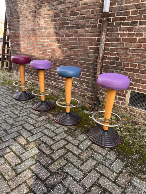 4 krukken met gietijzeren voeten 