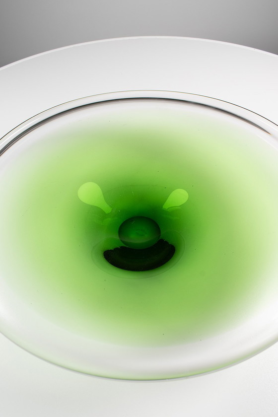 Image 1 of Cuenco de vidrio verde