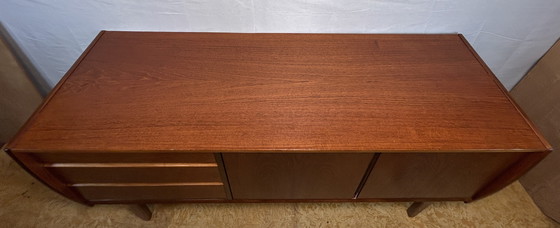 Image 1 of Superbe buffet en teck rétro du Mid Century Vintage par Nathan Furniture 1960 Rare Curved Edge Design