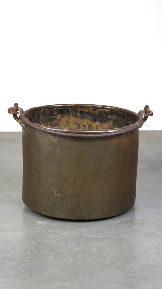 Image 1 of Large Copper Kettle/Hair Tray With Handle