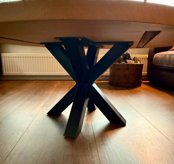 Image 1 of Tavolino rotondo in rovere con gamba Matrix