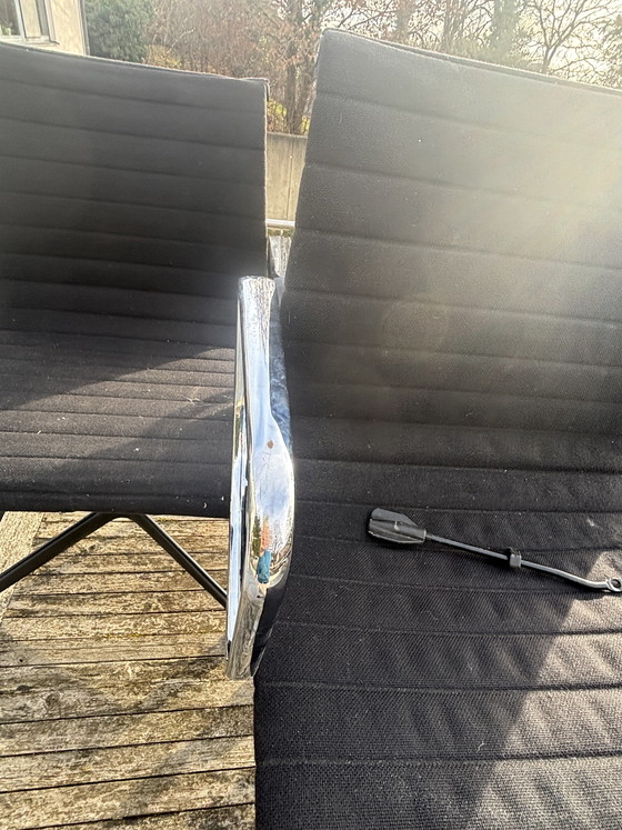 Image 1 of Vitra EA 107 en EA117 stoelen