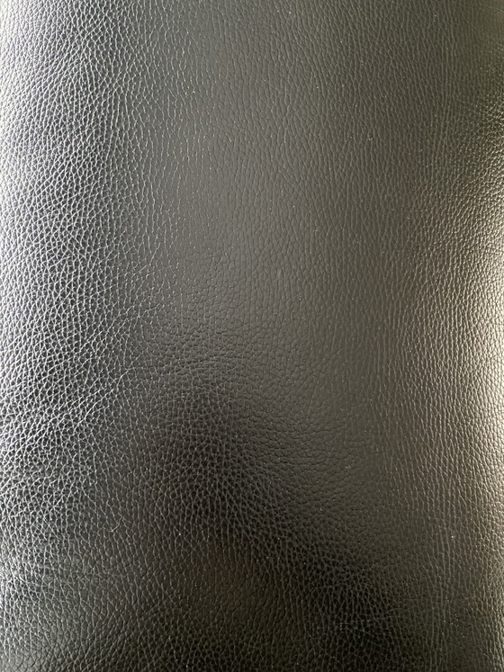 Image 1 of Canapé en cuir noir avec assise à réglage électrique