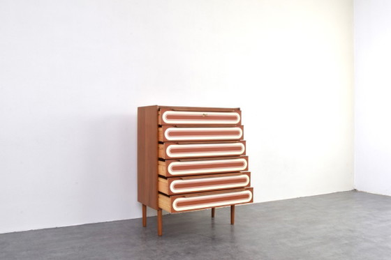 Cómoda de teca pintada a mano con estilo Op Art de mediados de siglo, década de 1960. – Wood (photo 9 of 17)