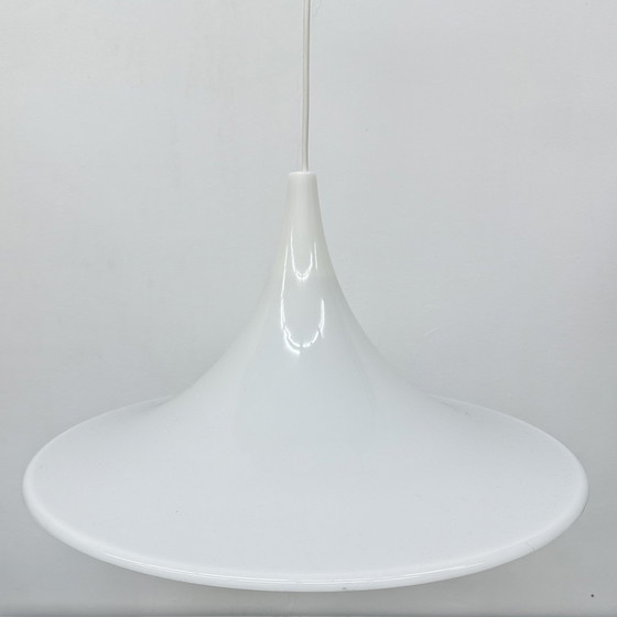 Image 1 of Lampada a sospensione vintage in lucite a forma di tromba, era spaziale anni '70