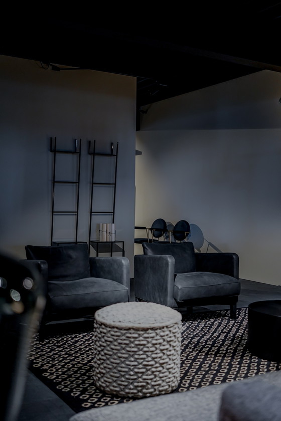 Image 1 of Rod System Bank – Dumas Fauteuil – Moon Tafels – Scott Poef – Misore Karpet – Glo-Ball Tafellamp - Whistle Lamp - Balencing Box