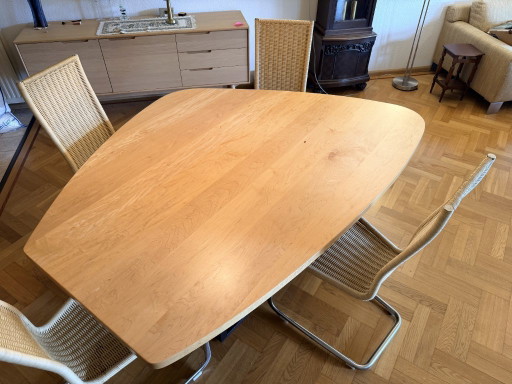 Tecta tafel met bij passende stoelen en lamp – eetkamerset, Wood