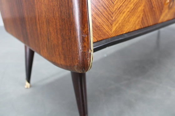 Image 1 of Buffet italien organique des années 1950 avec plateau en verre et 4 tiroirs