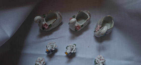 Vintage porcelain swans – Decorative Objects (photo 3 of 7)